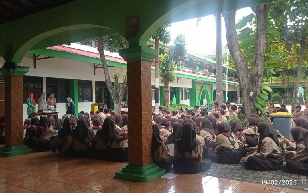 Praktik Pembuatan Bir Pletok oleh Siswa-siswi Kelas 7 MTsN 24