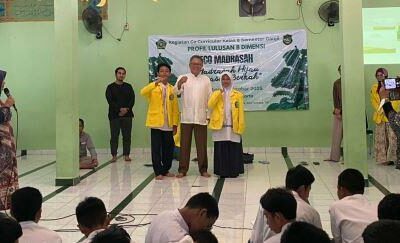 Jaket Kuning Bikin Heboh Siswa-siswi MTsN 24